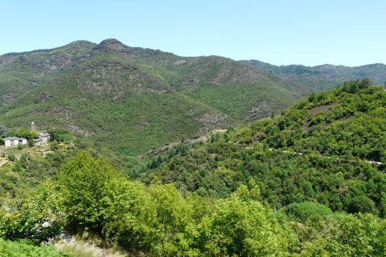 village isolé un peu avant le tunnel des Marquaires