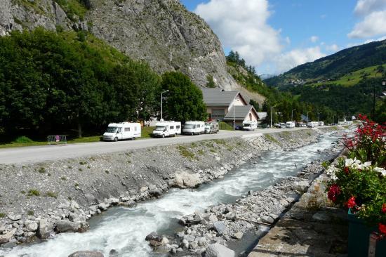 route d' accès au pied de la via de Poingt Ravier route d' accès au pied de la via de Poingt Ravier