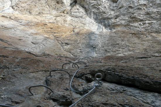 le départ paralèlle des deux voies de la via du rocher de la chaux à St Jean d'Aulps (74)