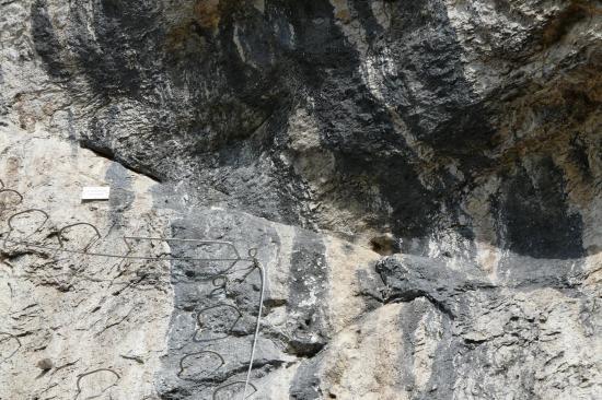 La traversée du doute dans le premier mur de l' oeil de l' éléphant à St Jean d'Aulps La traversée du doute dans le premier mur de l' oeil de l' éléphant à St Jean d'Aulps
