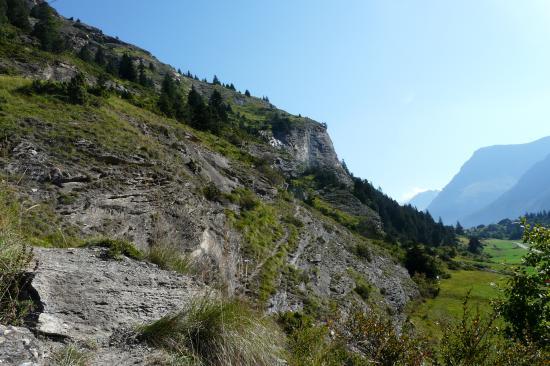 vue générale de la via ferrata du col de la madeleine à Lanslevillardv vue générale de la via ferrata du col de la madeleine à Lanslevillard