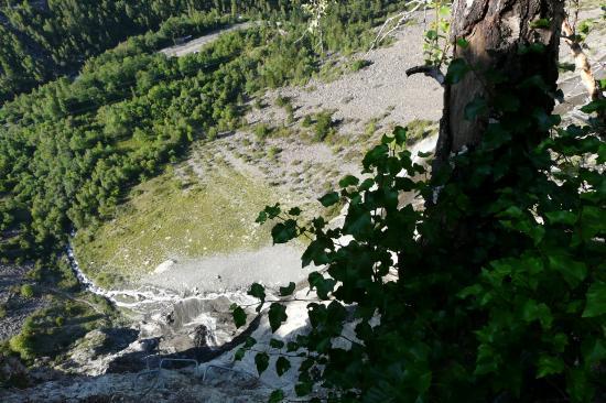 vue depuis le haut de la via de la cascade à Mizoen vue depuis le haut de la via de la cascade à Mizoen