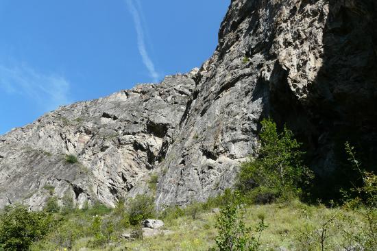 la combe de descente de la via de la cascade de la Pisse à Mizoen vue du bas la combe de descente de la via de la cascade de la Pisse à Mizoen vue du bas