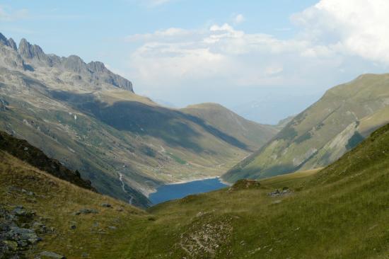 le lac barrage de Grand Maison depuis le col du sabot le lac barrage de Grand Maison depuis le col du sabot