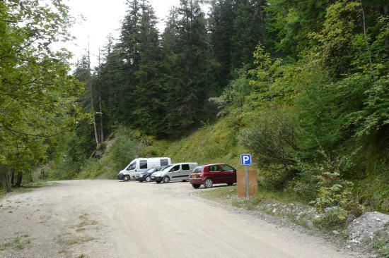 le parking de la via d'Arthouze à Orcières