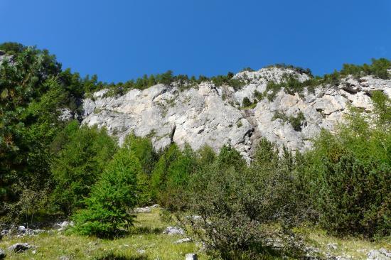vue générale sur la via ferrata de la cascade au Orres vue générale sur la via ferrata de la cascade au Orres