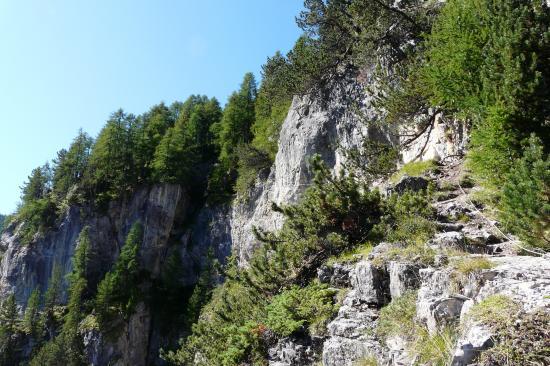 ce n' est pas la sortie...ça continue! via de la cascade aux Orres