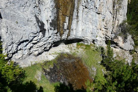 la chute d'eau (!) de la cascade (?) la chute d'eau (!) de la cascade (?)