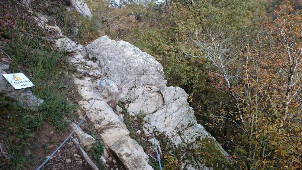 Pont de singe dans l' atelier 1 à la via ferrata de la Dordogne