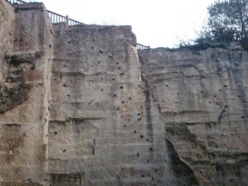 Les voies d'escalade à la carrière de Boisseron