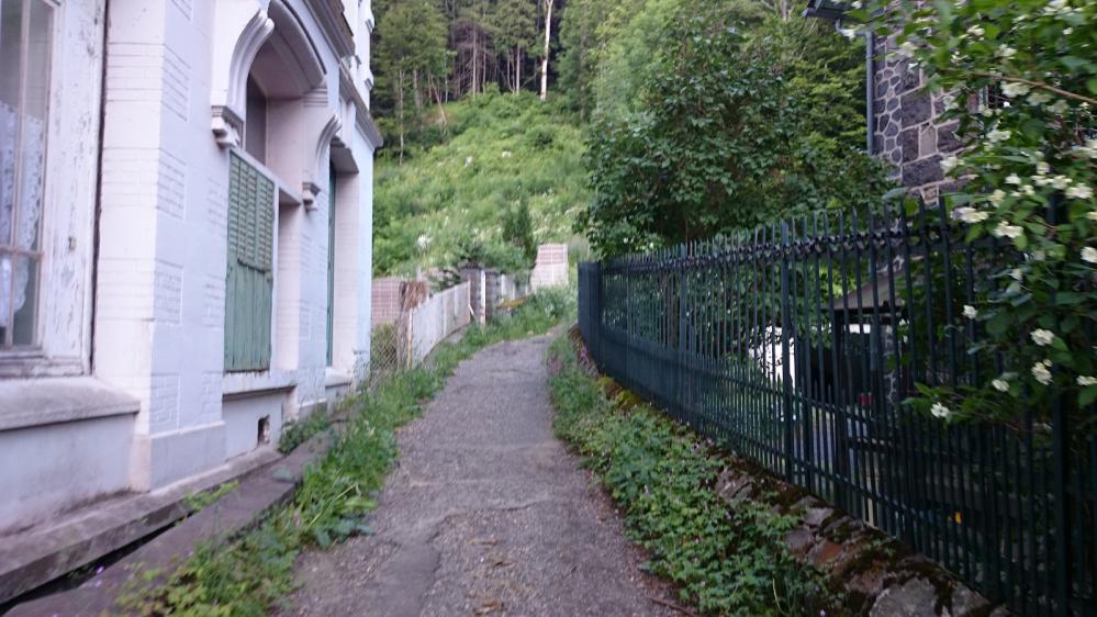 Démarrage du sentier vers le Capucin juste au dessus de l'office de tourisme