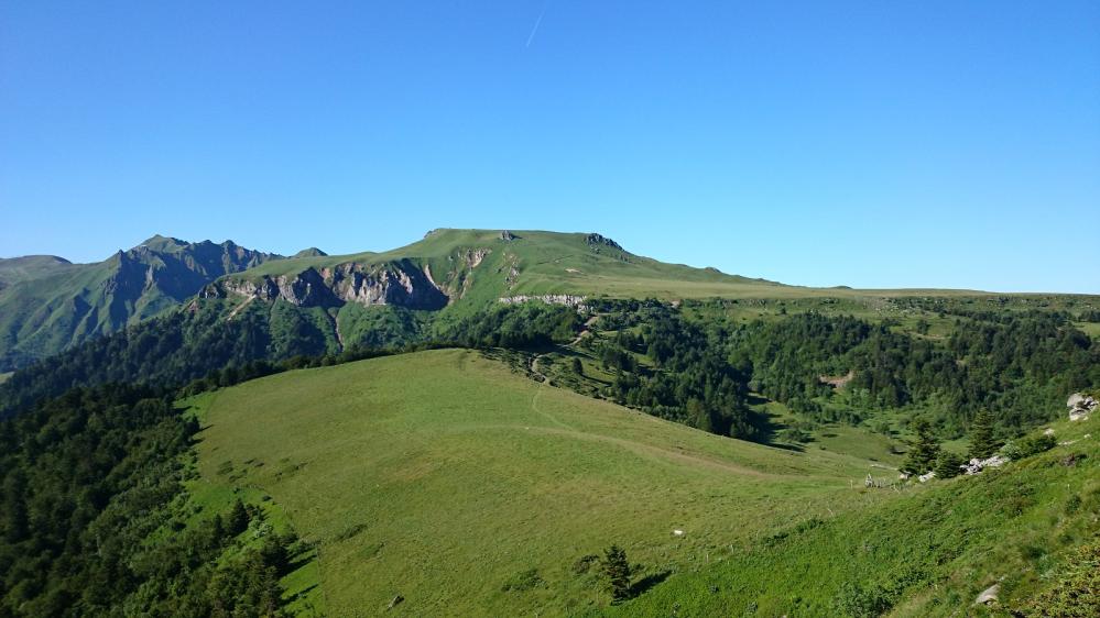 Du haut du capucin, vue sur le parcours de crêtes qui mène au Puy de Sancy ... un calme rassérénant !