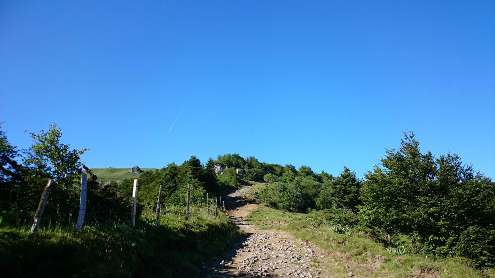 Depuis le rocher du Capucin, montée en direction du Pu de Sancy