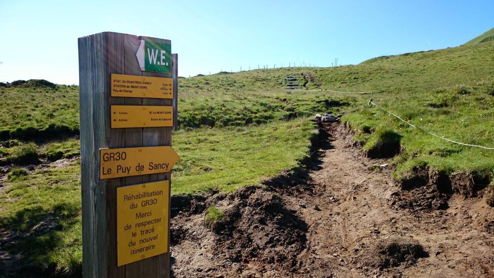 Vers le Puy de Ciergue et le Puy de Sancy, début du ré aménagement des sentiers et de la protection du site