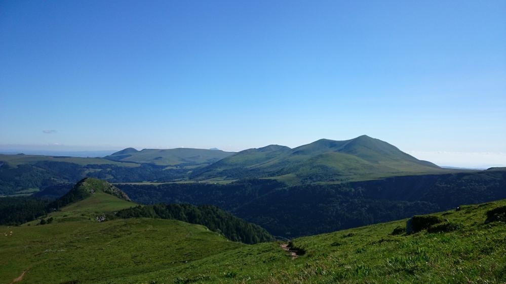 La chaîne des Puys qui constituera le chemin de retour du Puy de Sancy