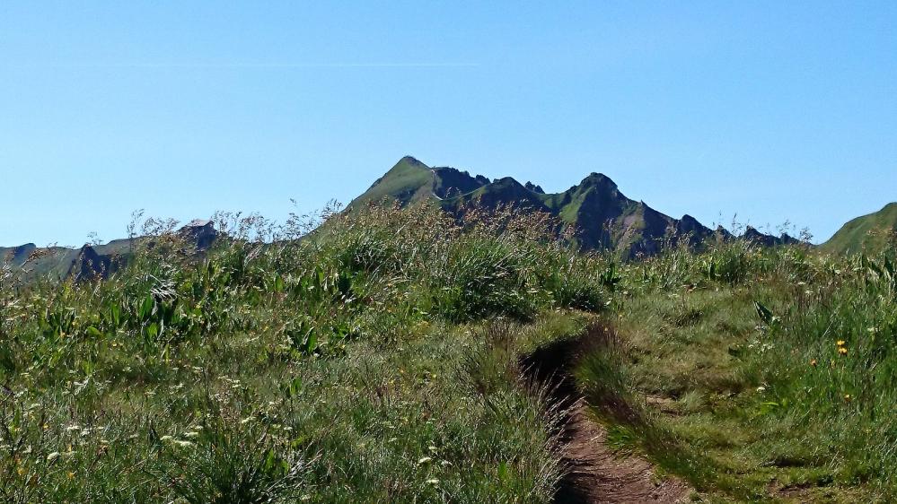 On approche du Puy de sancy