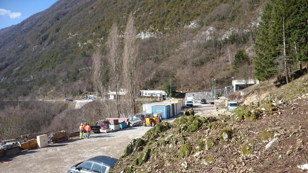 Le chantier juste au départ du sentier qui monte à la route du col du Chat