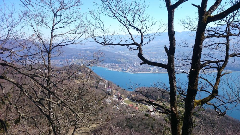 le lac du Bourget accompagne le randonneur tout le long de la montée !