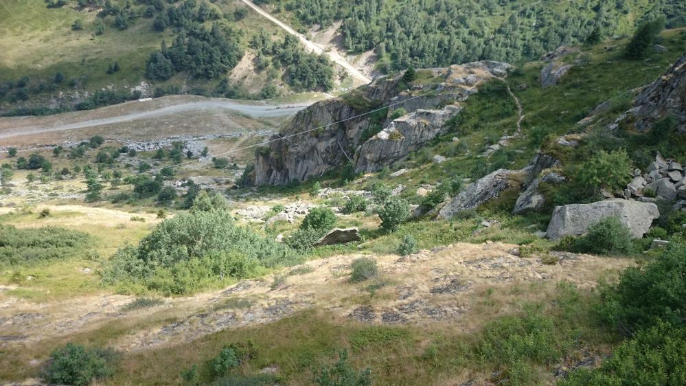 Le site de la via ferrata de St Sorlin vu depuis le télé siège des Choseaux