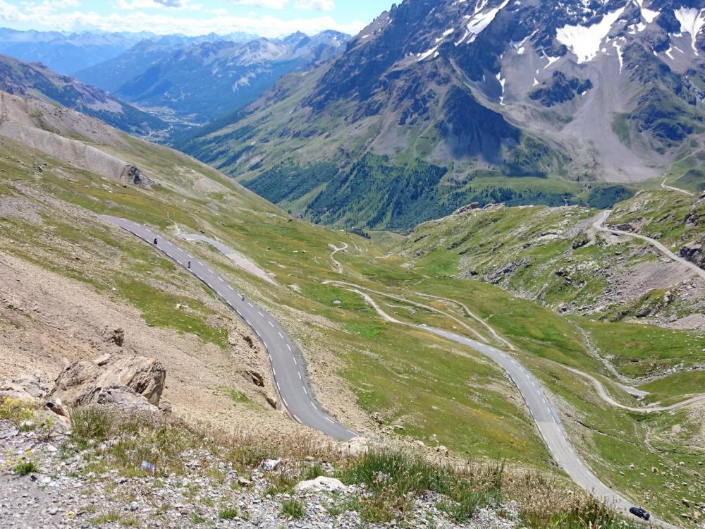 les derniers lacets avant le tunnel