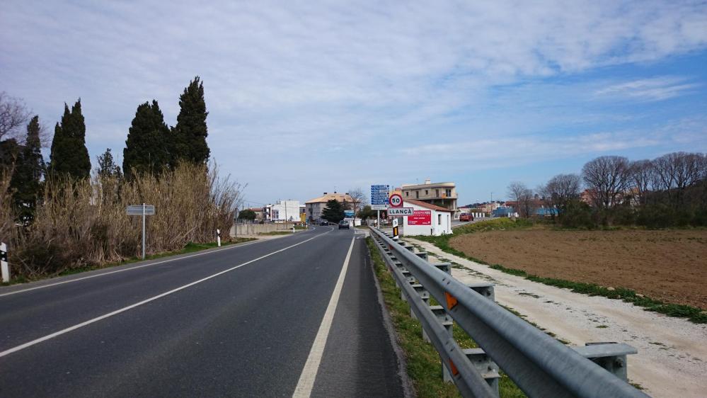 Arrivée à Llança en bordure de mer