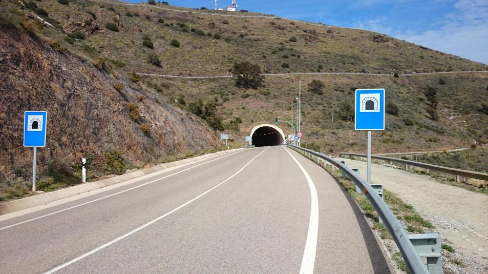 Un des tunnels sur la côte entre Port Bou et Cerbère