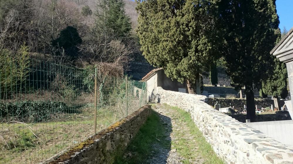 Le départ du circuit à la sortie de St Laurent le long du cimetière