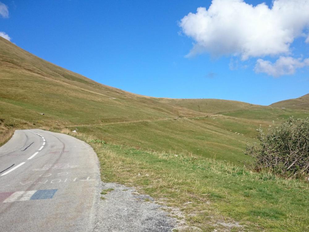 à 2 kilomètres du col de la Madeleine