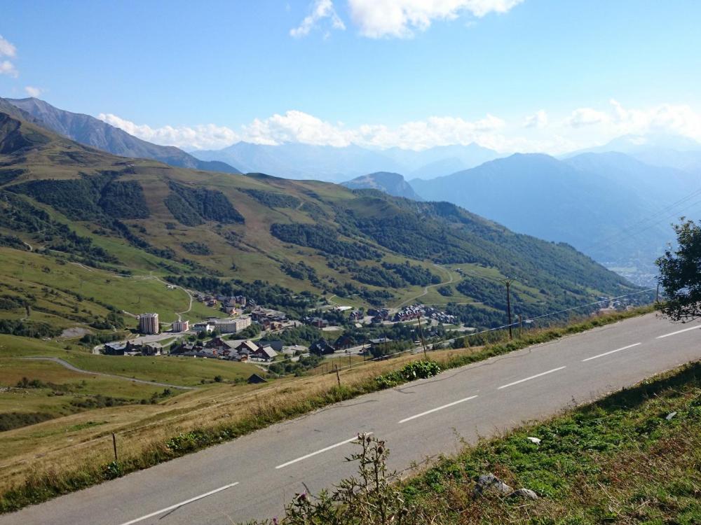 St François Longchamps vu depuisles derniers kilomètres du col de la Madeleine