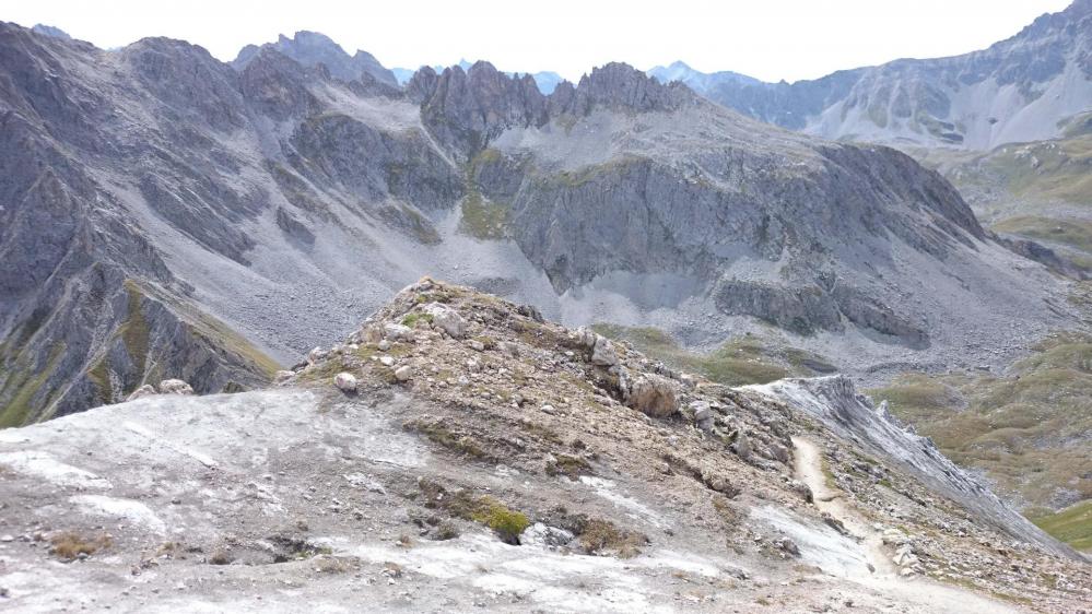 Ambiance très minérale en descendant du Petit Mont Blanc côté col du Mône !