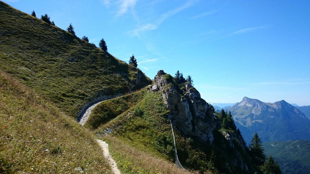 Les sentier après la dent des Portes