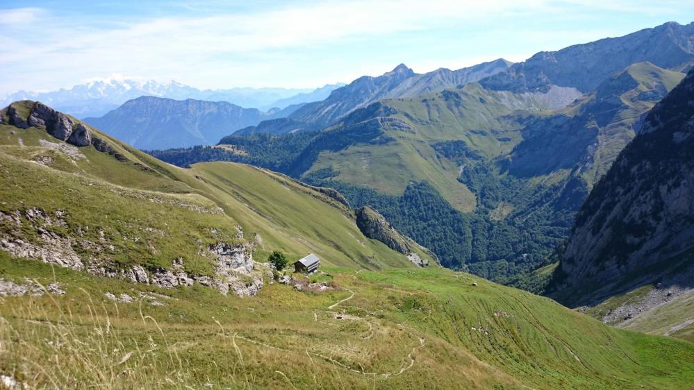 Le chalet des Gardes vue depuis le sentier de crête