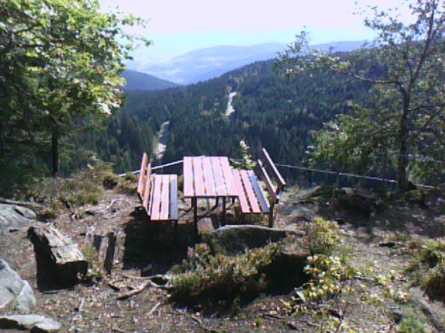 table et bancs d' accueil au rocher du Hirschsteine