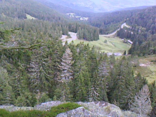 vue du sommet du rocher école sur le parking auberge du Tanet