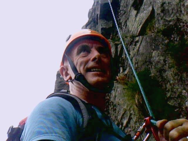 descente en rappel (mascott) au rocher école du Tanet (Vosges)