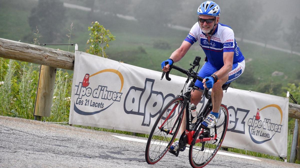 Montée de l' Alpe d' Huez à vélo  depuis Bourg d' Oisans  Isère