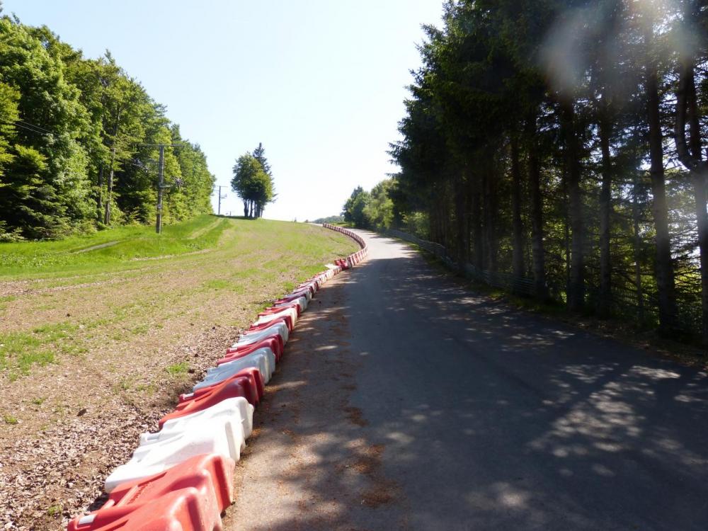 la montée finale au dessus de l' ancien plateau d' arrivée de la Planche des Belles Filles