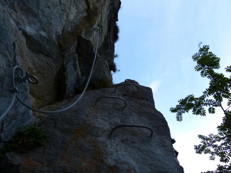 après les passerelles, petit passage sportif avant d' arriver en haut de la première cascade