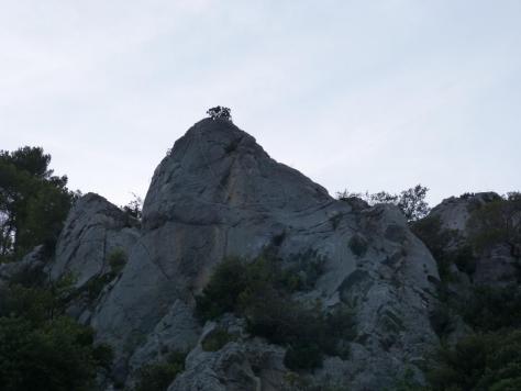 cette via école (?) de Buis les Baronies se trouve à droite de la route quand on monte vers le parking d' escalade