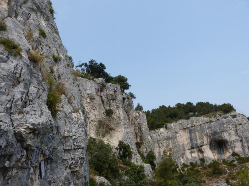 dans la via souterrata, avec au dessus le retour des ferratistes qui en finissent !