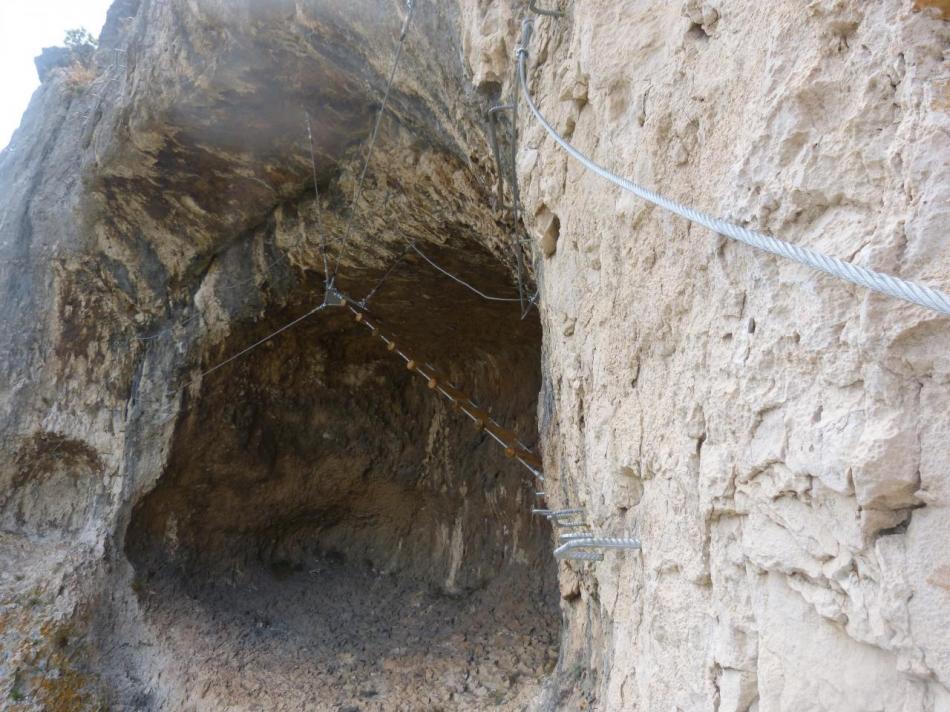 sortie de la grotte des baumes de Combarelles à Cavaillon