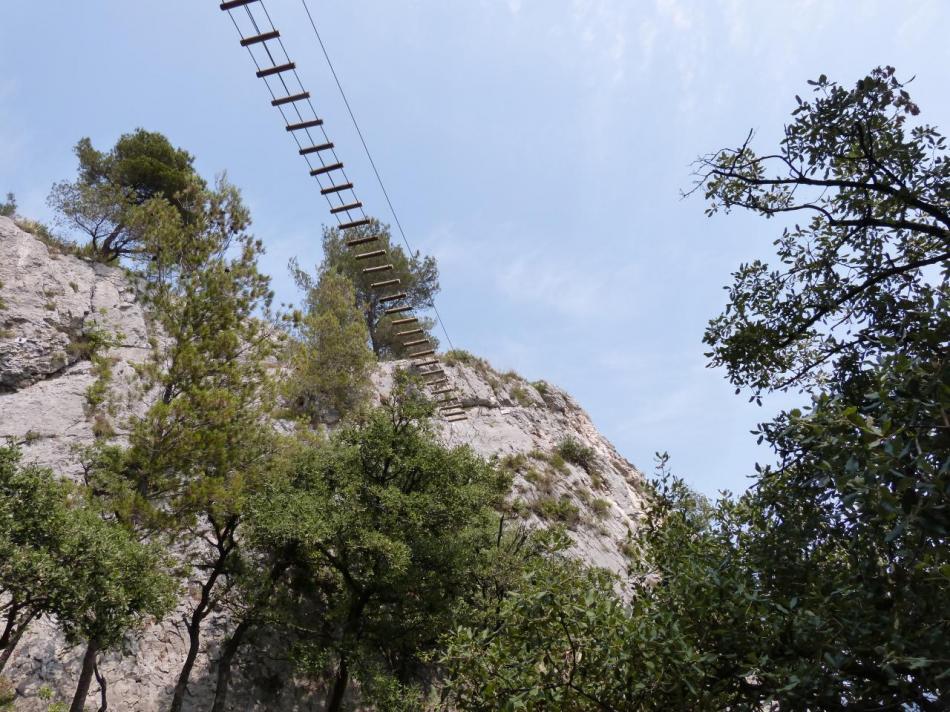 passage sous la passerelle de la première partie de la via natura à Cavaillon