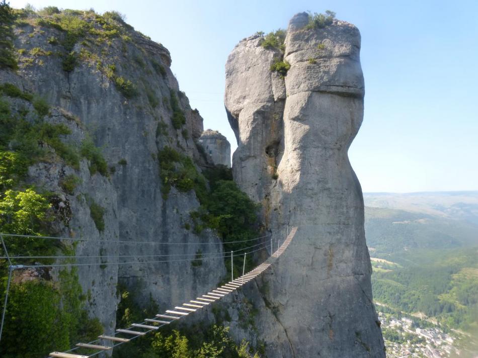 la grande passerelle, le parcours difficile part à droite