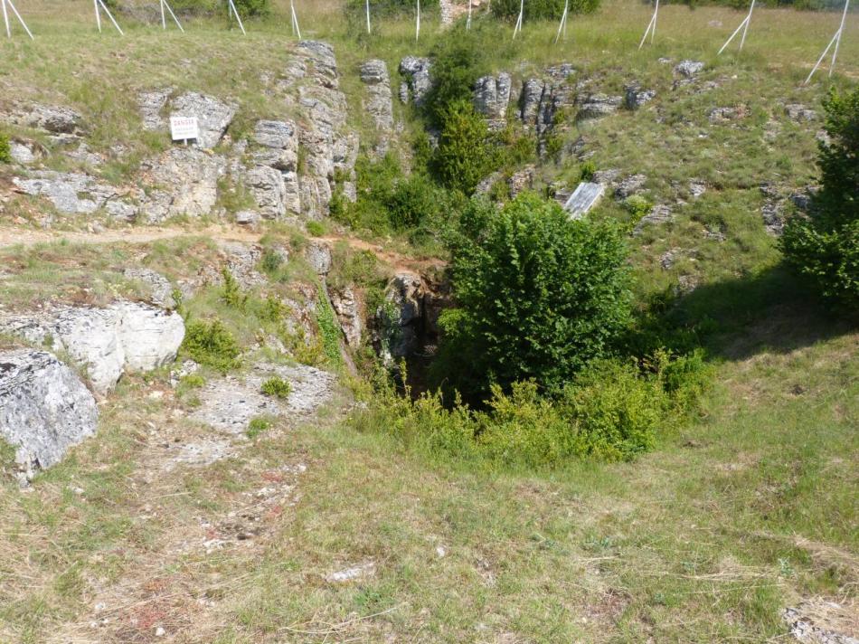 le puits naturel d'accès de l' Aven Armand