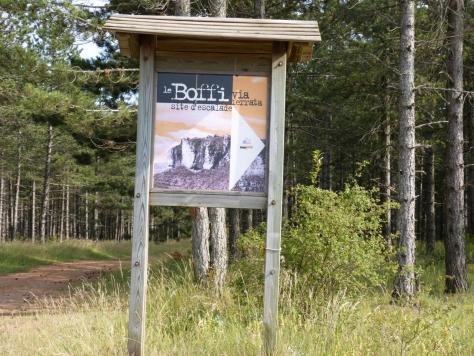 panneau d'info en bordure de route