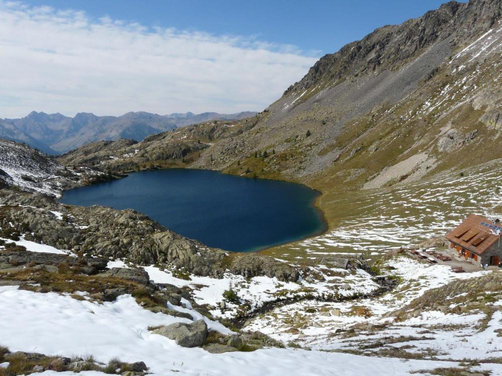 Refuge des Vens au dessus du lac supérieur