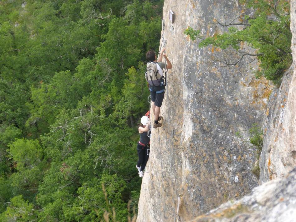 accès à un des ponts de singe vu de dessus