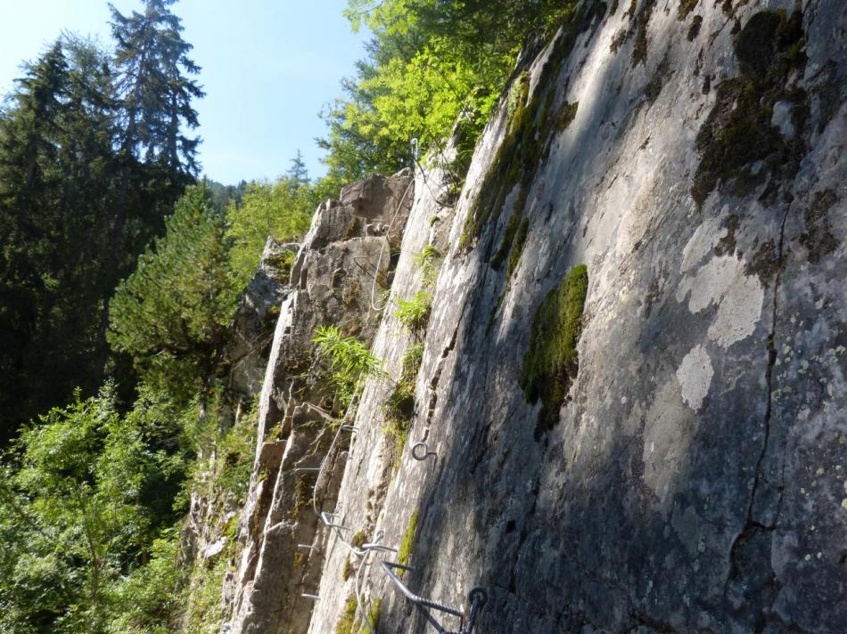 petit mur vertical et sortie de la via de Val Fréjus