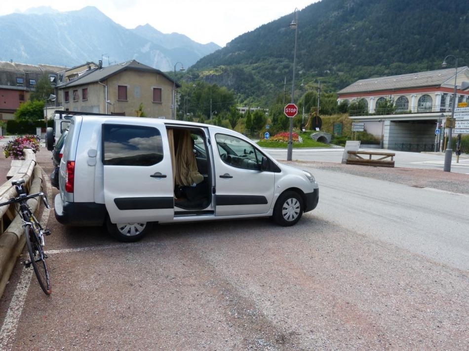 Stationnement à Modane au pied de la montée vers Aussois