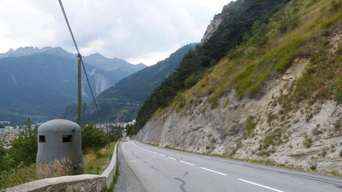 les rampes de la montée vers Aussois au dessus de Modane